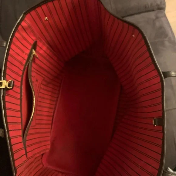 Louis Vuitton Neverfull Bag and Wristlet - Picture 3 of 14